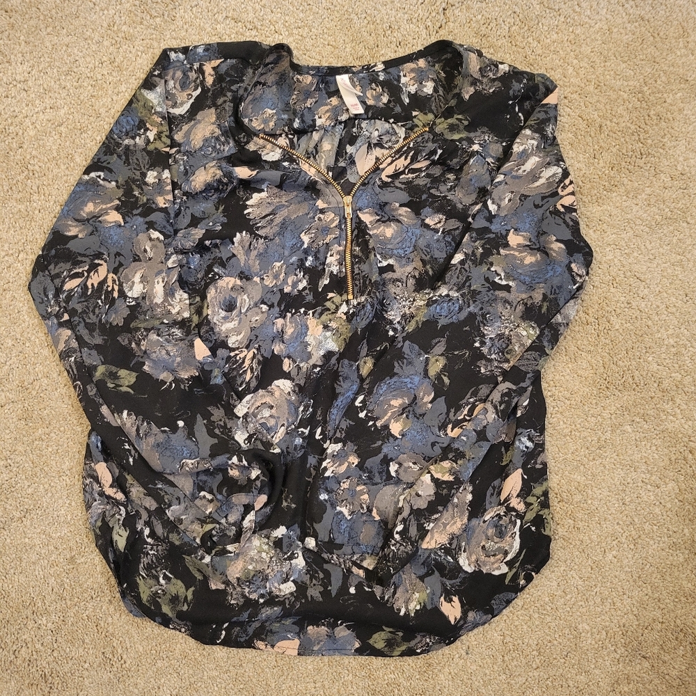 Flower patterned blouse - Picture 2 of 3